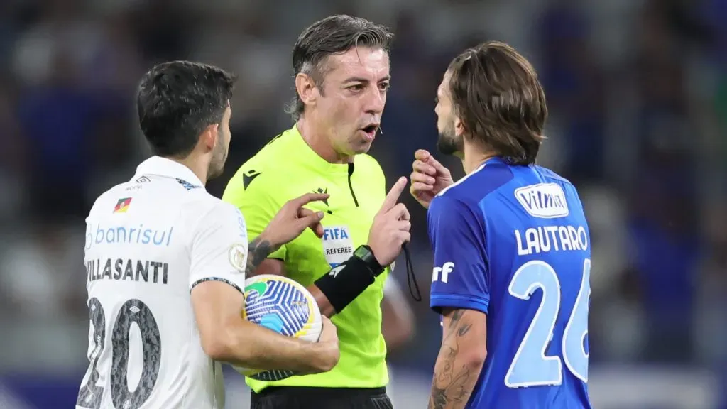 Cruzeiro e Grêmio ficaram no empate no Mineirão. Foto: Gilson Lobo/AGIF.