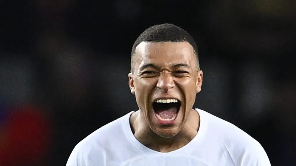 Foto: David Ramos/Getty Images – Kylian Mbappé reencontra o Paris Saint-Germain em partida da semifinal do Mundial.
