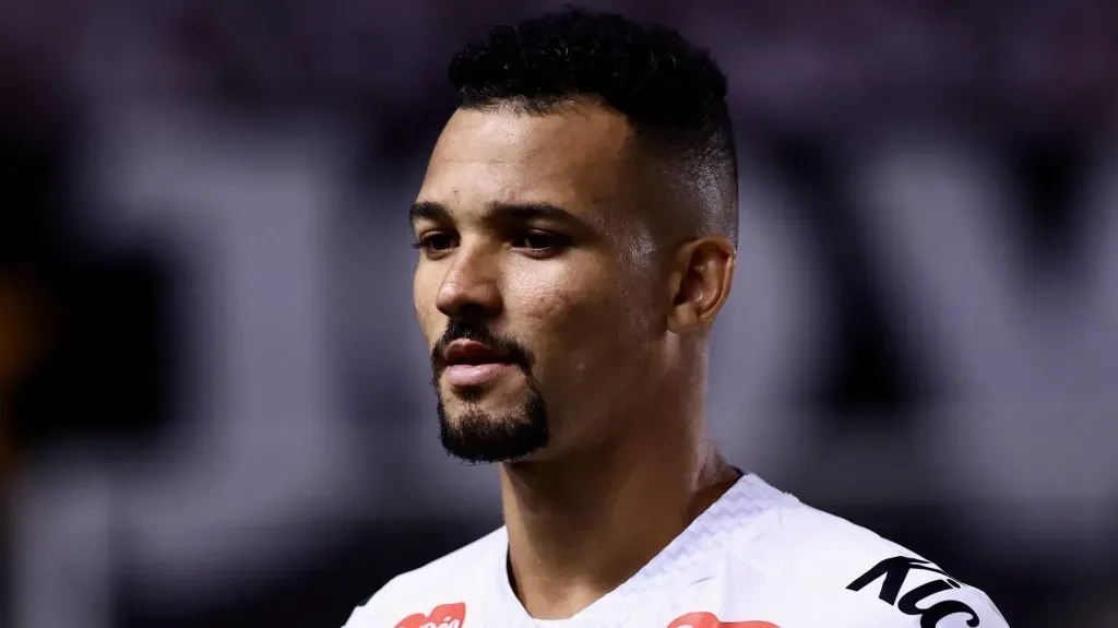 Zé Ivaldo jogador do Santos durante partida contra o CRB no estádio Vila Belmiro pelo campeonato Copa Do Brasil 2025. Foto: Marcello Zambrana/AGIF