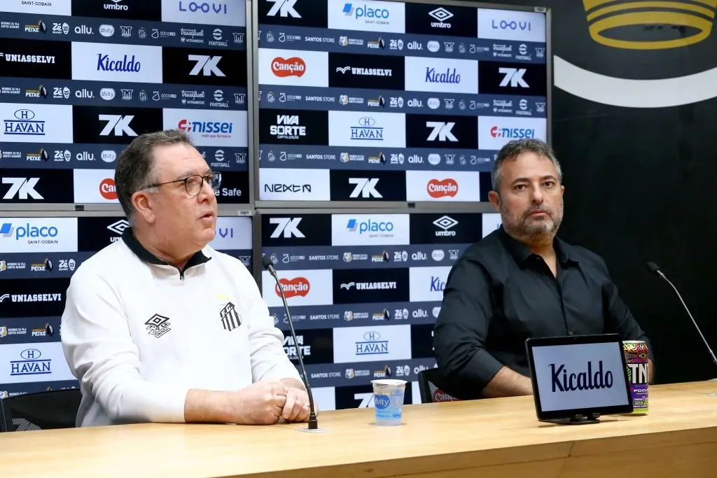 Mattos durante sua apresentação oficial na Vila Belmiro. Foto: Mauricio de Souza/AGIF