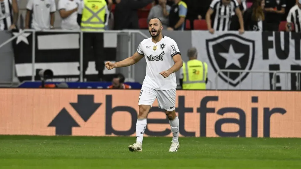 Arthur Cabral vem mostrando sua importância em campo – Foto: Mateus Bonomi/AGIF