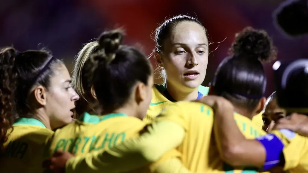 Elenco da Seleção Brasileira Feminina em campo
