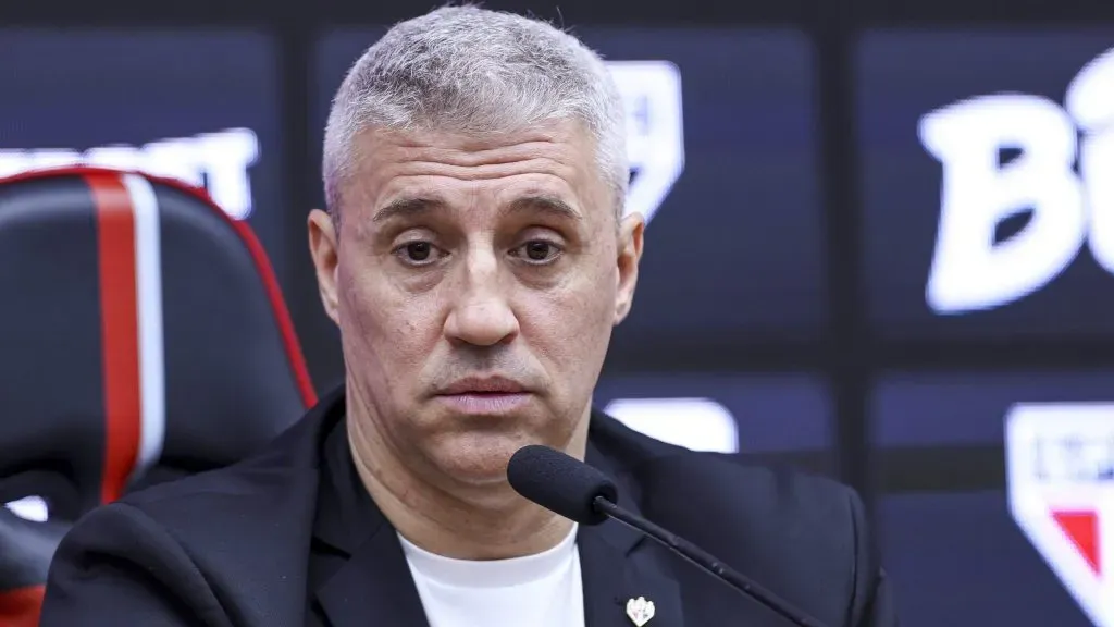 Crespo colocou Dinenno na vaga de André Silva no 2º tempo após dois gols do centroavante titular – Foto: Ricardo Moreira/Getty Images