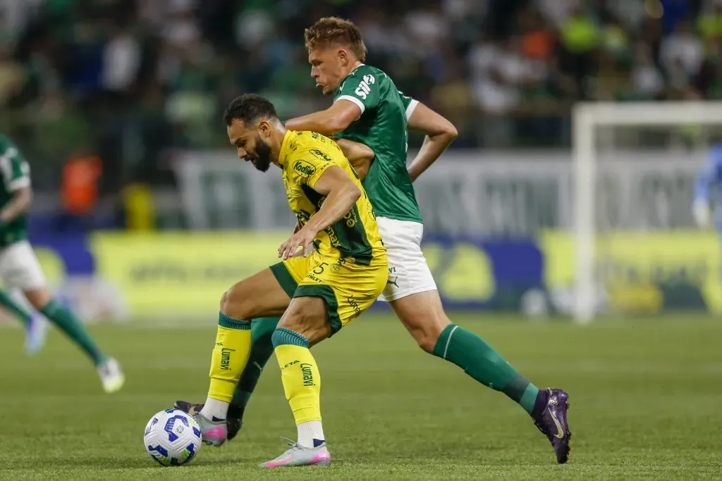 Bruno Fuchs manteve-se como titular do Palmeiras no empate com Mirassol na última quarta-feira – Foto: Miguel Schincariol/Getty Images