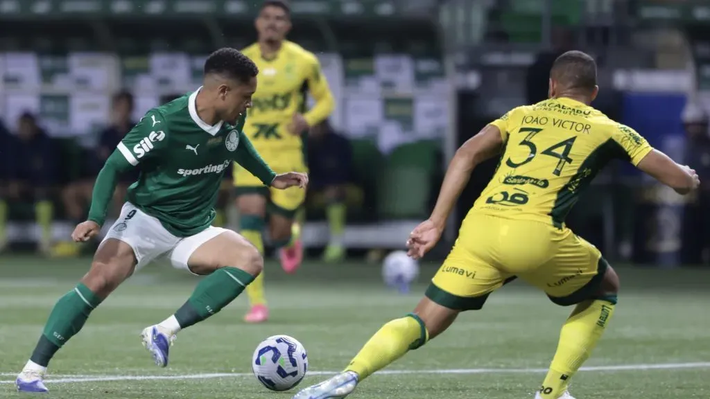 Vitor Roque jogador do Palmeiras durante partida contra o Mirassol no estadio Arena Allianz Parque pelo campeonato Brasileiro A 2025. Foto: Marcello Zambrana/AGIF