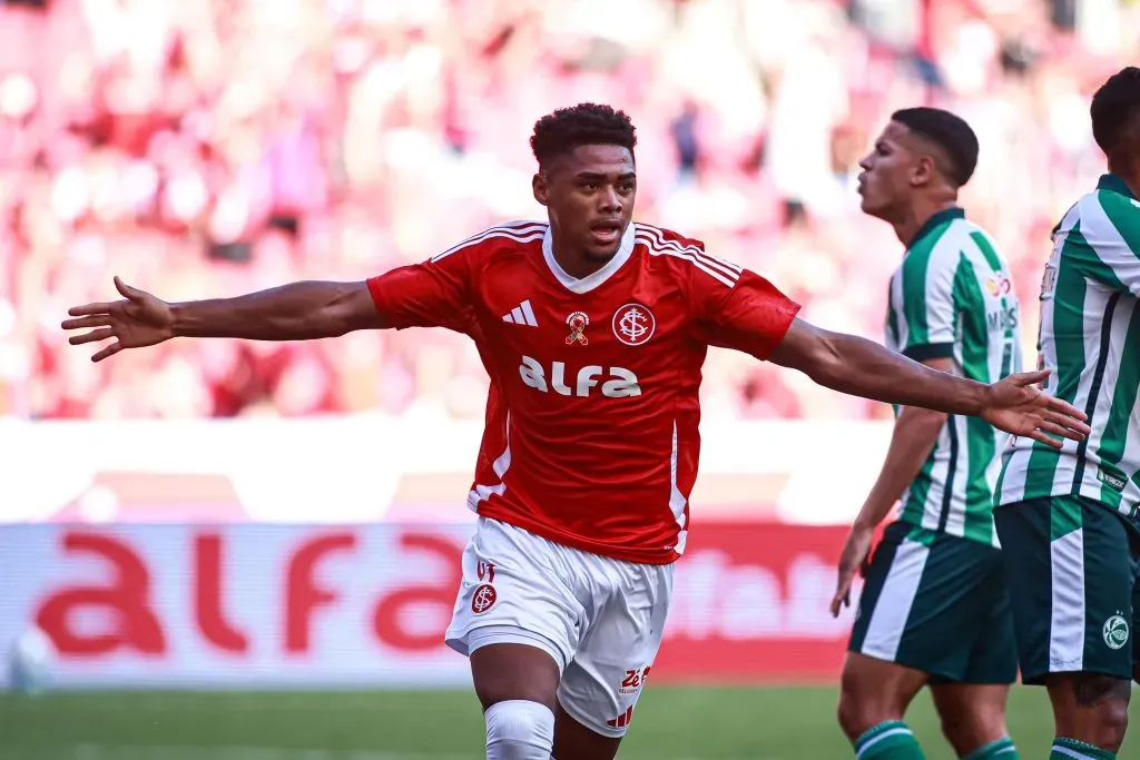 RS – PORTO ALEGRE – 26/04/2025 – BRASILEIRO A 2025, INTERNACIONAL X JUVENTUDE – Victor Gabriel jogador do Internacional comemora seu gol durante partida contra o Juventude no estadio Beira-Rio pelo campeonato Brasileiro A 2025. Foto: Maxi Franzoi/AGIF
