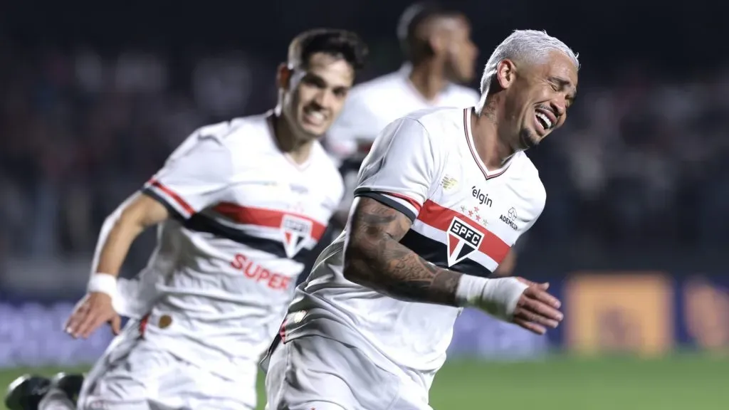 SP – SAO PAULO – 19/07/2025 – BRASILEIRO A 2025, SAO PAULO X CORINTHIANS – Luciano jogador do Sao Paulo comemora seu gol durante partida contra o Corinthians no estadio Morumbi pelo campeonato Brasileiro A 2025. Foto: Marcello Zambrana/AGIF