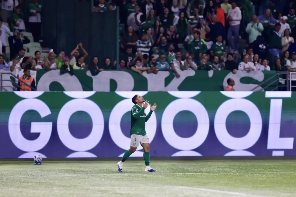 Vitor Roque jogador do Palmeiras comemora seu gol durante partida contra o Atletico-MG – Foto: Marcello Zambrana/AGIF