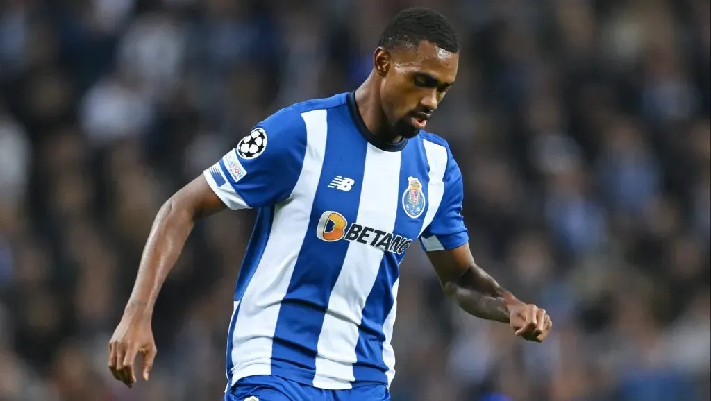 Otávio em ação pelo Porto