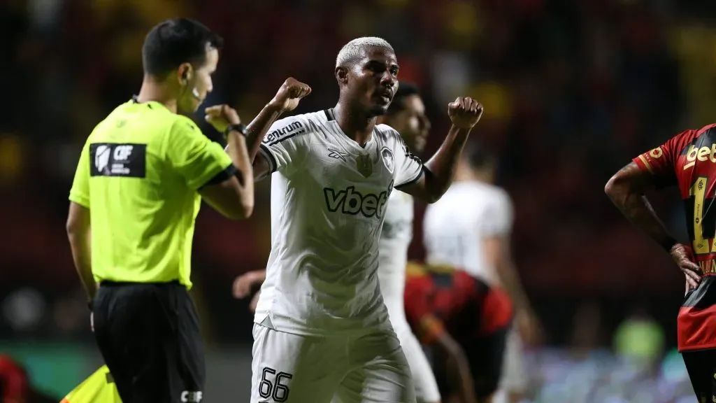 Cuiabano, atleta do Glorioso. Foto: Marlon Costa/AGIF.