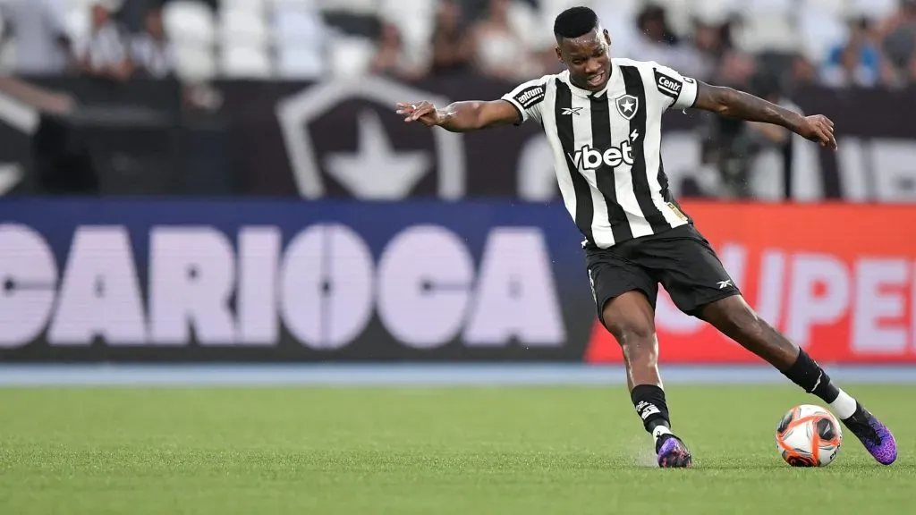 Patrick de Paula está de saída do Botafogo – Foto: Thiago Ribeiro/AGIF