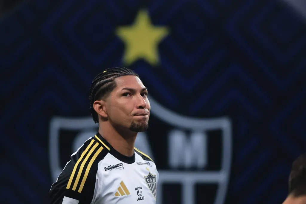 Rony já não está à disposição de Cuca contra o Atlético Bucaramanga pela Sul-Americana – Foto: Ettore Chiereguini/AGIF