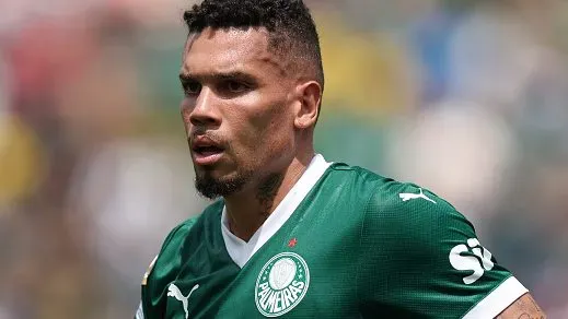 Paulinho durante partida. Foto: Francois Nel/Getty Images