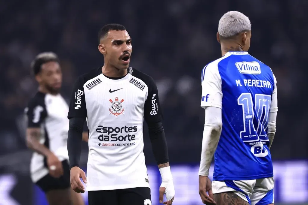 SP – SAO PAULO – 23/07/2025 – BRASILEIRO A 2025, CORINTHIANS X CRUZEIRO – Matheuzinho jogador do Corinthians durante partida contra o Cruzeiro no estadio Arena Corinthians pelo campeonato Brasileiro A 2025. Foto: Marcello Zambrana/AGIF