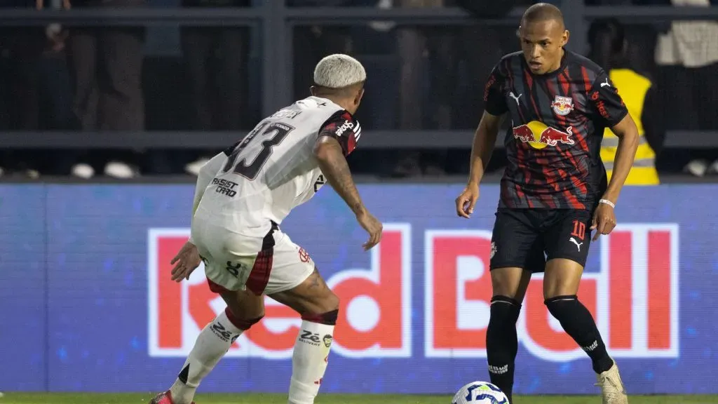 Jhon Jhon jogador do Bragantino durante partida contra o Flamengo. Foto: Joisel Amaral/AGIF