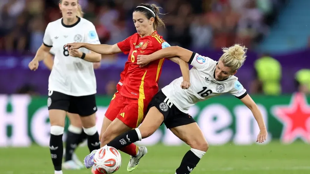 ZURICH, SWITZERLAND – JULY 23: Aitana Bonmati of Spain is challenged by Linda Dallmann of Germany during the UEFA Women’s EURO 2025 Semi-Final match between Germany and Spain at Stadion Letzigrund on July 23, 2025 in Zurich, Switzerland. (Photo by Charlotte Wilson/Getty Images)