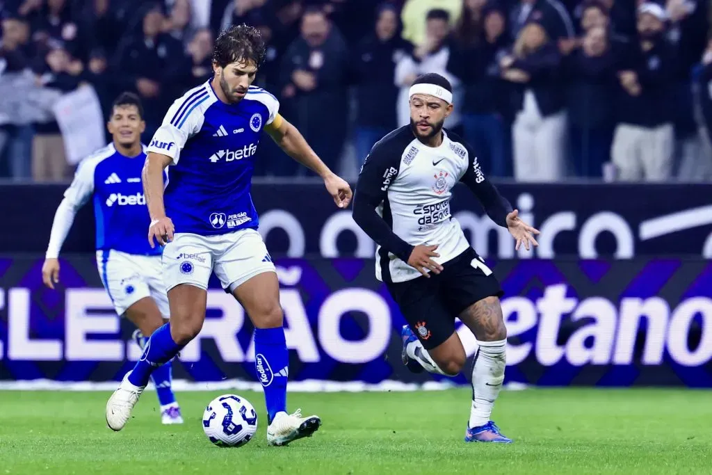 Memphis Depay passou em branco diante do Cruzeiro - Foto: Marcello Zambrana/AGIF.