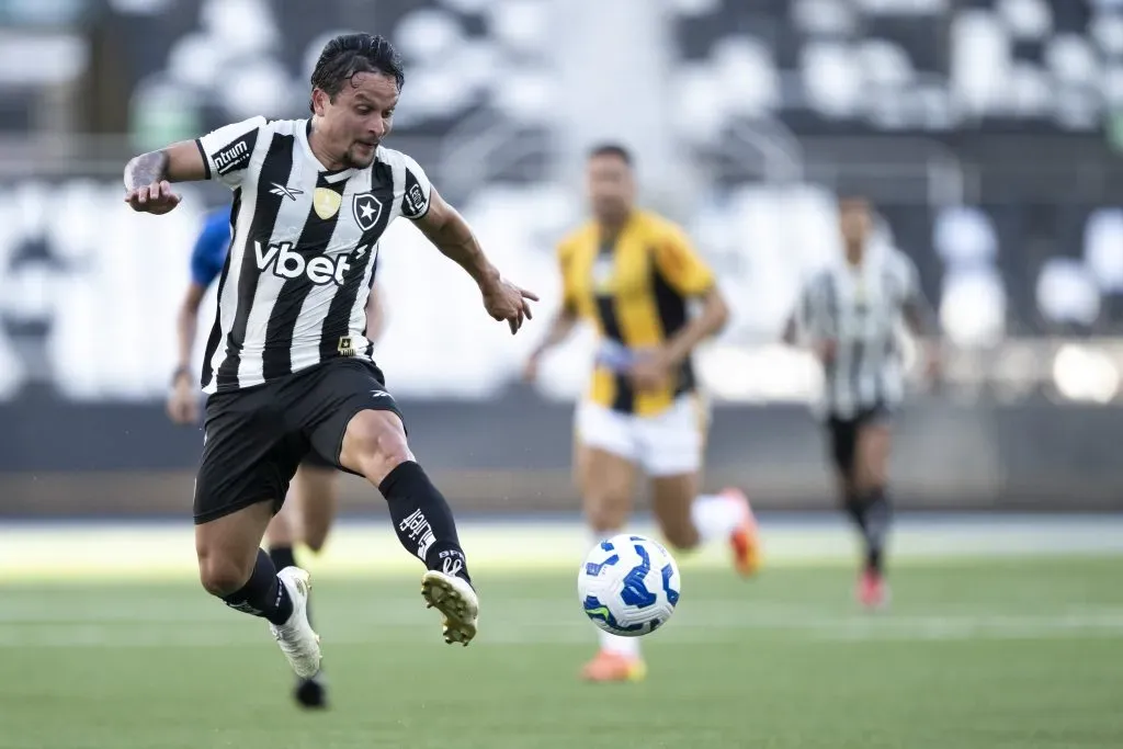 RJ – RIO DE JANEIRO – 22/03/2025 – AMISTOSO, BOTAFOGO X NOVORIZONTINO – Artur jogador do Botafogo durante partida contra o Novorizontino no estadio Engenhao pelo campeonato Amistoso. Foto: Jorge Rodrigues/AGIF