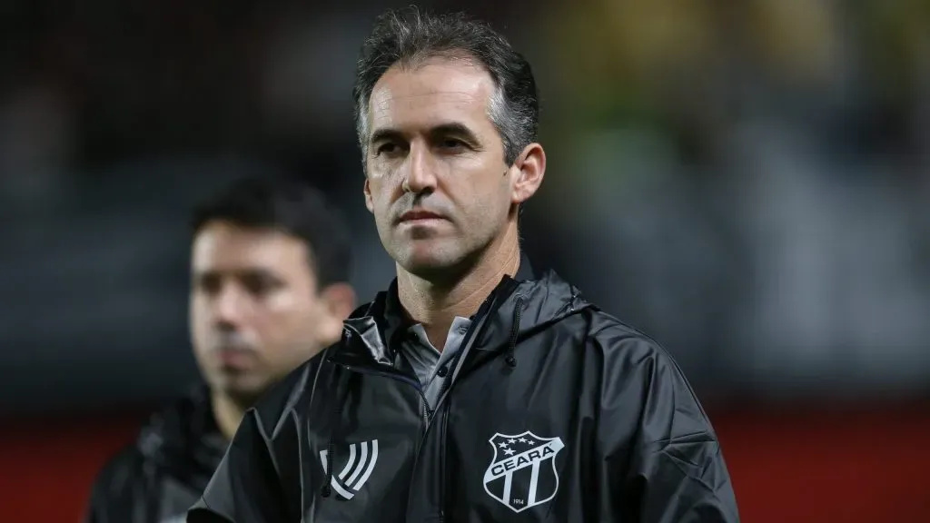 Léo Condé, técnico do Vozão. Foto: Marlon Costa/AGIF.