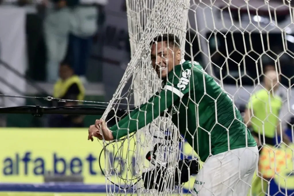 SP – SAO PAULO – 26/07/2025 – BRASILEIRO A 2025, PALMEIRAS X GREMIO – Vitor Roque jogador do Palmeiras lamenta durante partida contra o Gremio no estadio Arena Allianz Parque pelo campeonato Brasileiro A 2025. Foto: Marcello Zambrana/AGIF