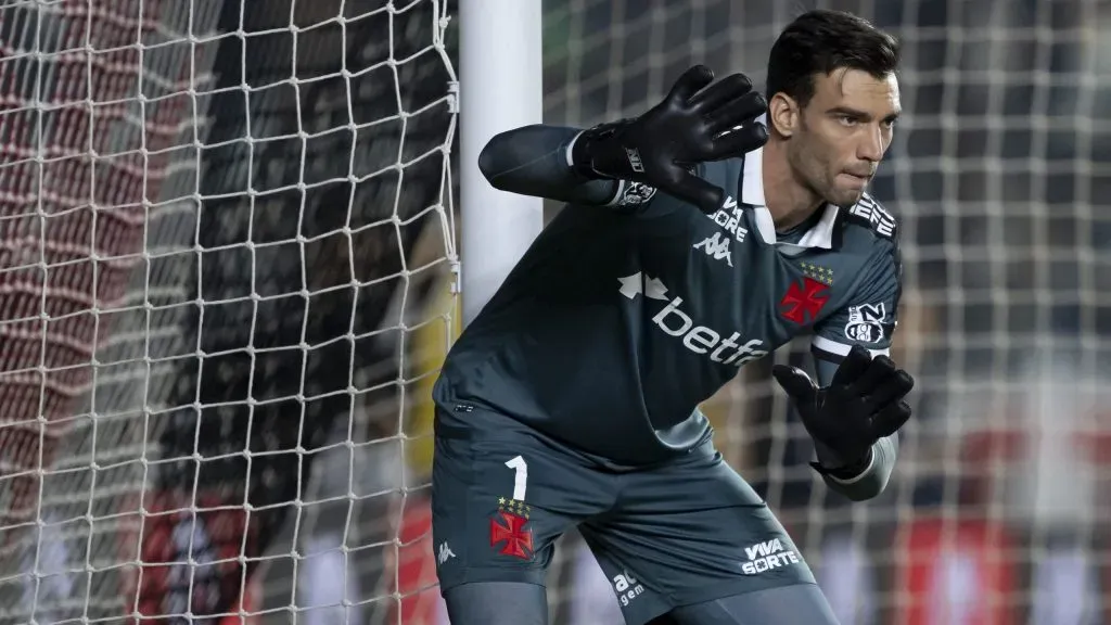 Léo Jardim foi expulso corretamente, segundo PC Oliveira – Foto: Jorge Rodrigues/AGIF