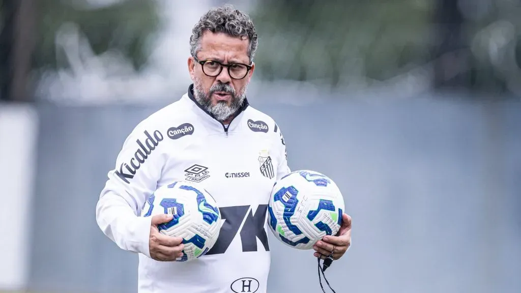 Cleber Xavier conta com Neymar para as proximas partidas – Fotos: Raul Baretta/ Santos FC.