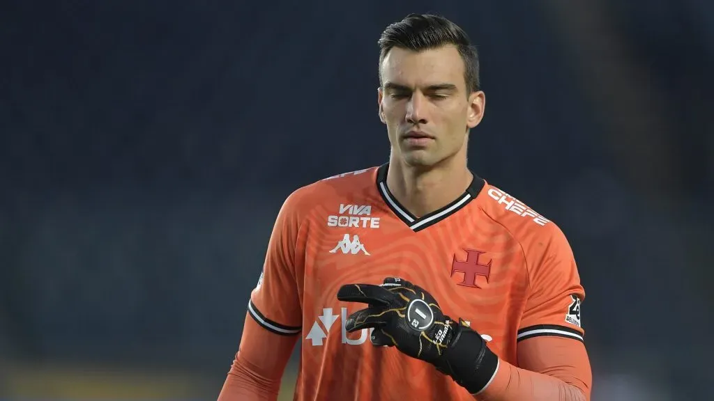 Léo Jardim, arqueiro do Gigante da Colina. Foto: Thiago Ribeiro/AGIF.