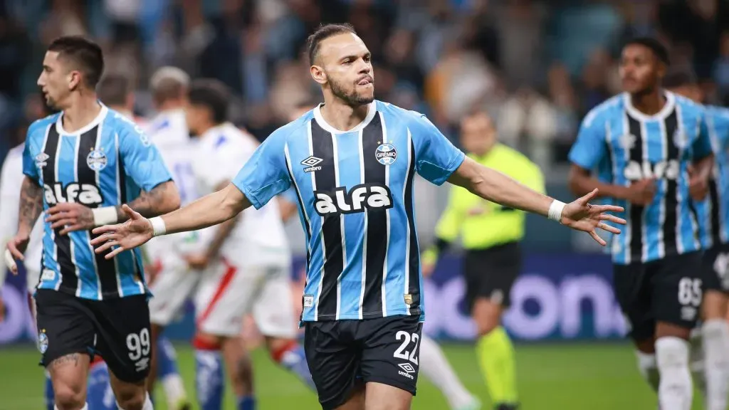 Braithwaite comemorando gol. Foto: Maxi Franzoi/AGIF