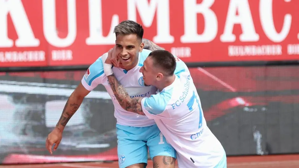 Foto: Alexander Hassenstein/Getty Images – Rodrigo Zalazar comemorando gol pelo Schalke 04, da Alemanha.