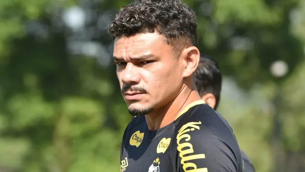 Tiquinho Soares durante treino. Foto: Jota Erre/AGIF