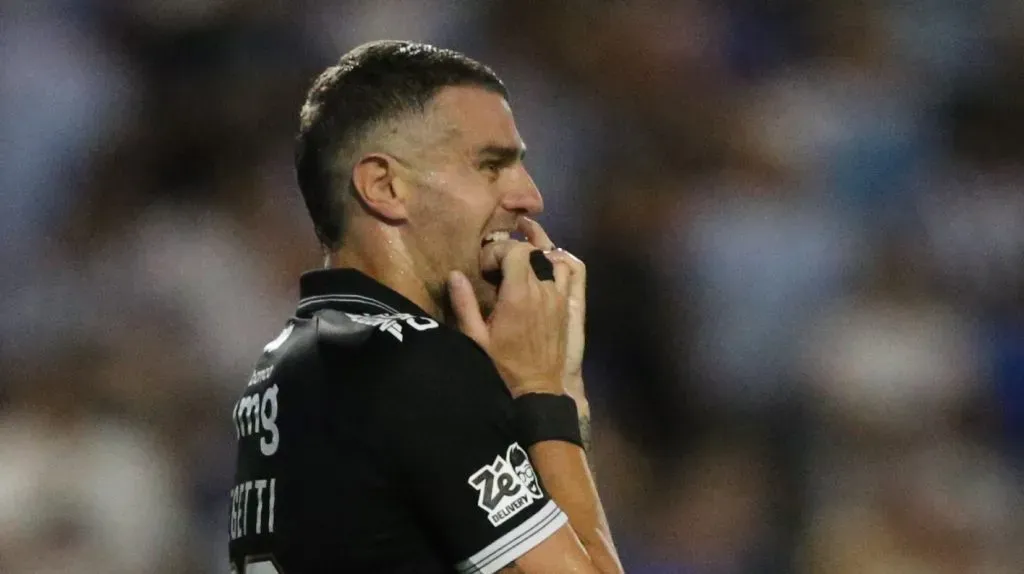 Vegetti em campo pelo Vasco. Foto: Marlon Costa/AGIF