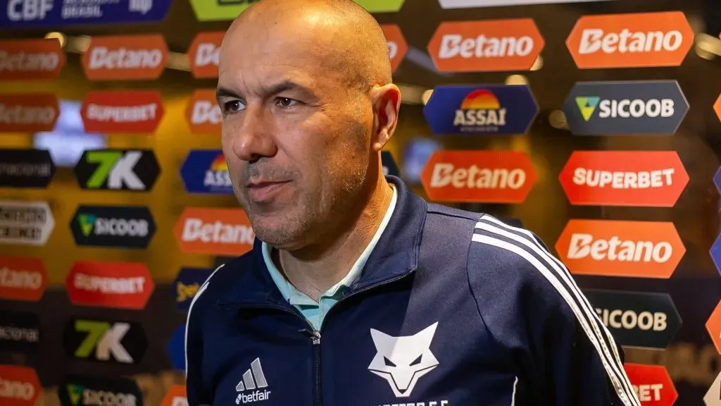 Leonardo Jardim durante entrevista. Foto: Fernando Moreno/AGIF