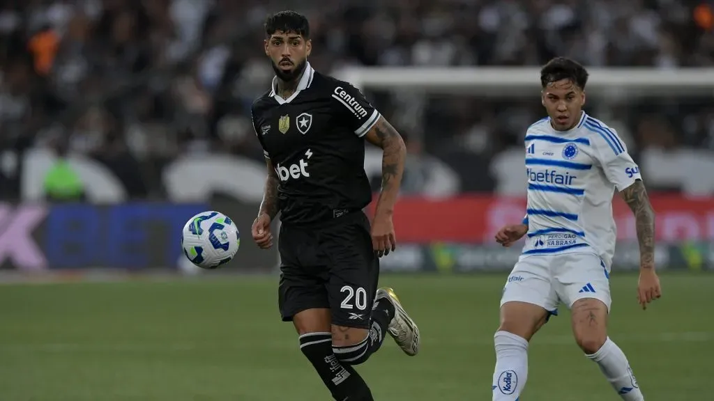 Barboza jogador do Botafogo durante partida contra o Cruzeiro no estadio Engenhao pelo campeonato Brasileiro A 2025. Foto: Thiago Ribeiro/AGIF