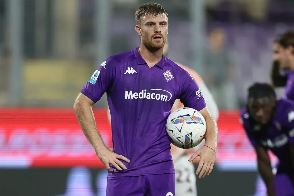 Lucas Beltrán, atacante da Fiorentina em partida do campeontato italiano – Foto: Gabriele Maltinti/Getty Images