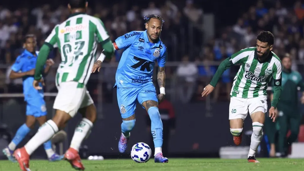 Neymat em ação no duelo contra o Juventude – Foto: Marcello Zambrana/AGIF