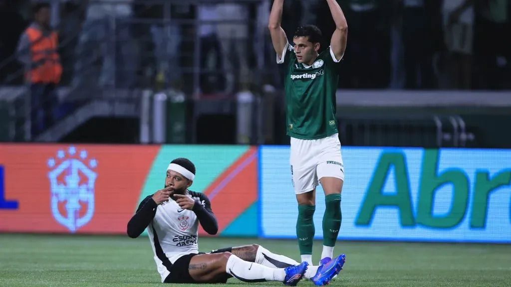 Memphis pediu para ser substituído após lesão no Allianz Parque – Foto: Ettore Chiereguini/AGIF