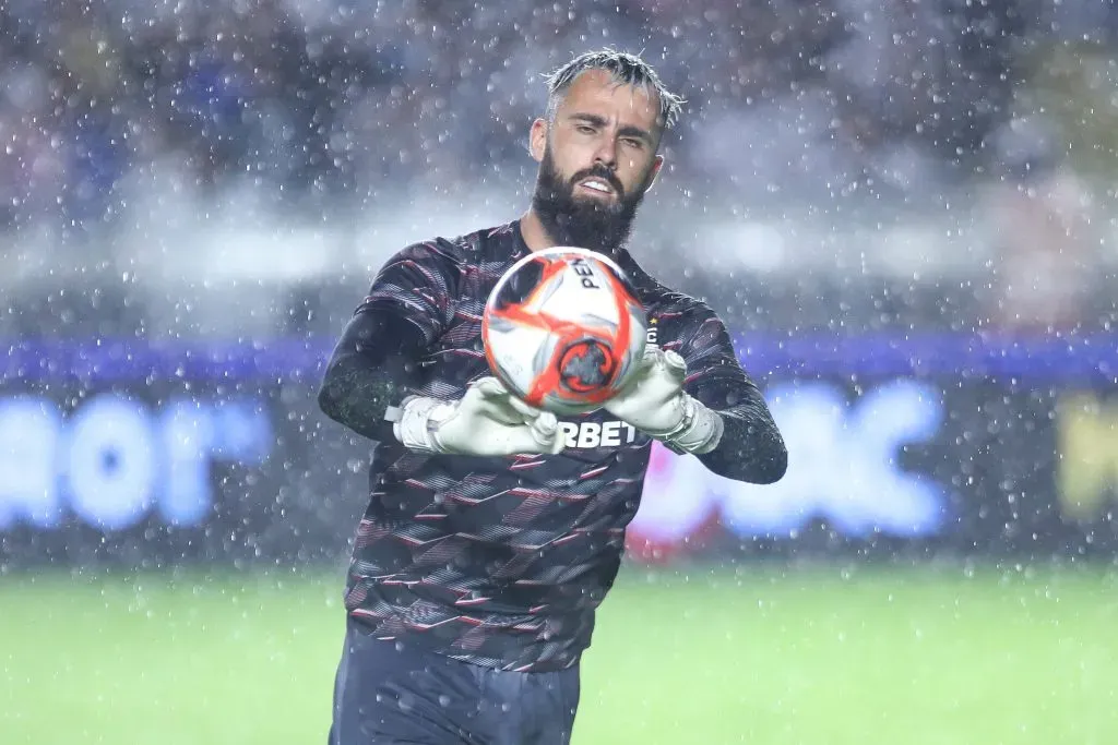 SP – SANTOS – 01/02/2025 – PAULISTA 2025, SANTOS X SAO PAULO – Jandrei ogador do Sao Paulo durante aquecimento antes da partida contra o Santos no estadio Vila Belmiro pelo campeonato Paulista 2025. Foto: Reinaldo Campos/AGIF