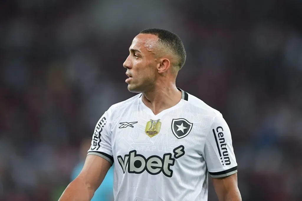 RJ – RIO DE JANEIRO – 18/05/2025 – BRASILEIRO A 2025, FLAMENGO X BOTAFOGO – Marcal jogador do Botafogo durante partida contra o Flamengo no estadio Maracana pelo campeonato Brasileiro A 2025. Foto: Thiago Ribeiro/AGIF