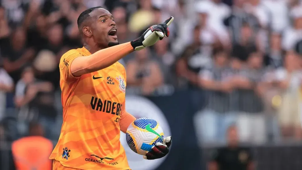 Carlos Miguel busca um novo clube - Foto: Ettore Chiereguini/AGIF.