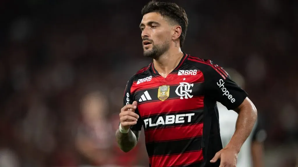 Arrascaeta irá desfalcar o Mengão contra o Inter – Foto: Jorge Rodrigues/AGIF