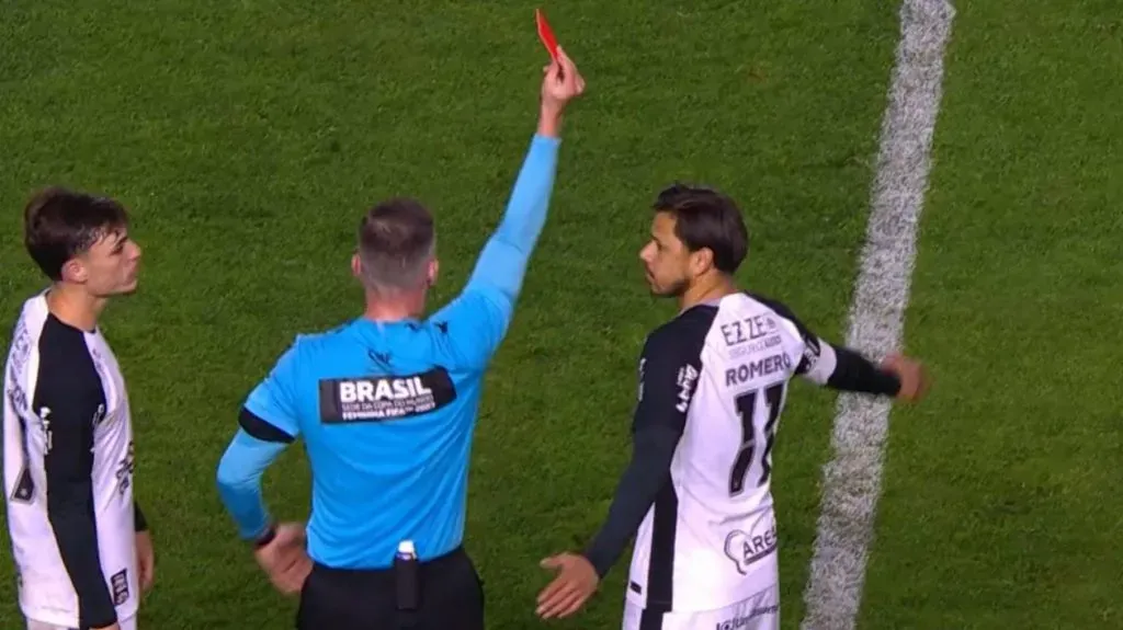 Romero recebeu cartão vermelho diretamente após trombada em Giraldo - Foto: Reprodução/SporTV