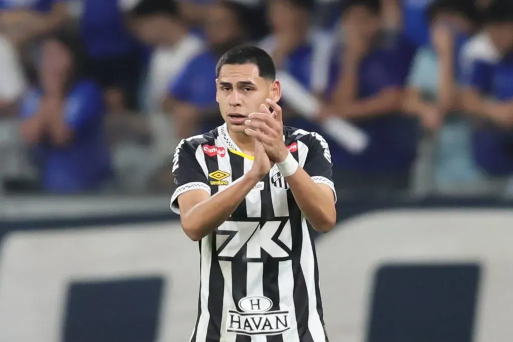 Caballero foi bastante elogiado pela diretoria e comissão técnica do Santos contra o Cruzeiro – Foto: Gilson Lobo/AGIF