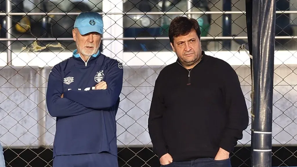 Mano Menezes e Alberto Guerra acompanham treino do Imorta – FOTO: LUCAS UEBEL/GREMIO FBPA