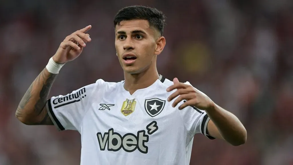 David Ricardo, zagueiro do Glorioso. Foto: Thiago Ribeiro/AGIF.