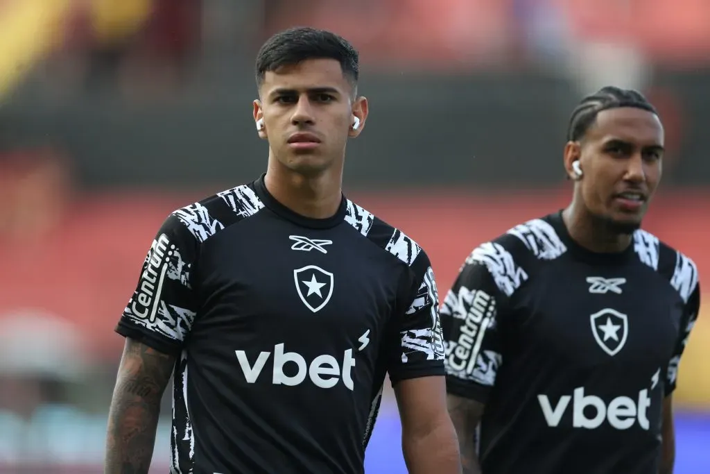 PE – RECIFE – 20/07/2025 – BRASILEIRO A 2025, SPORT X BOTAFOGO – David Ricardo jogador do Botafogo antes da partida entre Sport e Botafogo no Estadio da Ilha do Retiro em Recife (PE), pelo campeonato brasileiro Serie A. Foto: Marlon Costa/AGIF