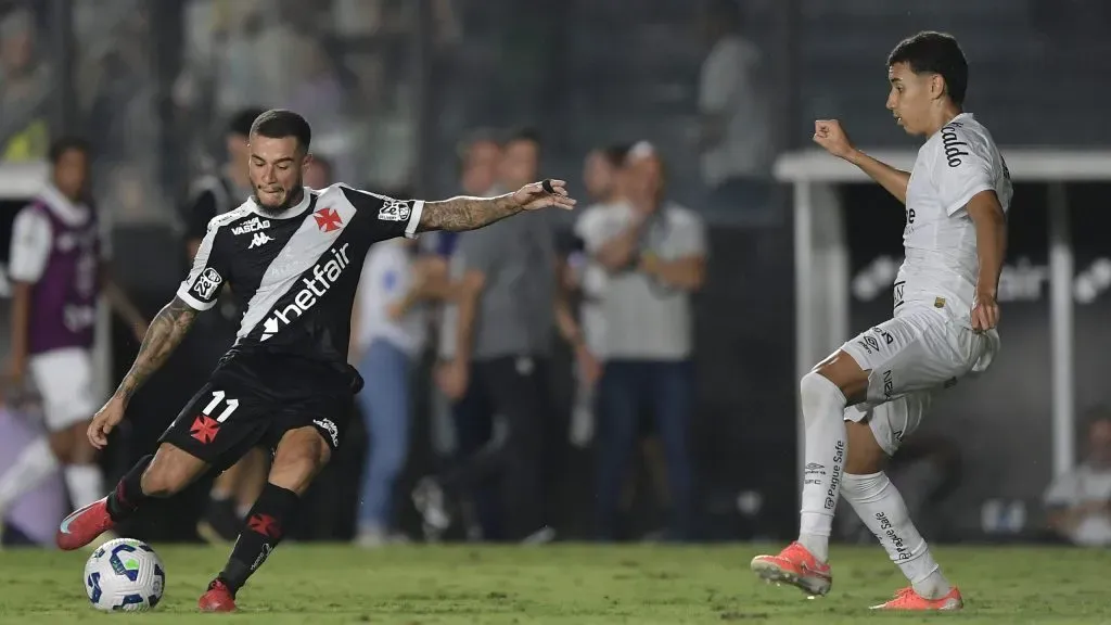 Coutinho jogador do Vasco durante partida contra o Santos – Foto: Thiago Ribeiro/AGIF