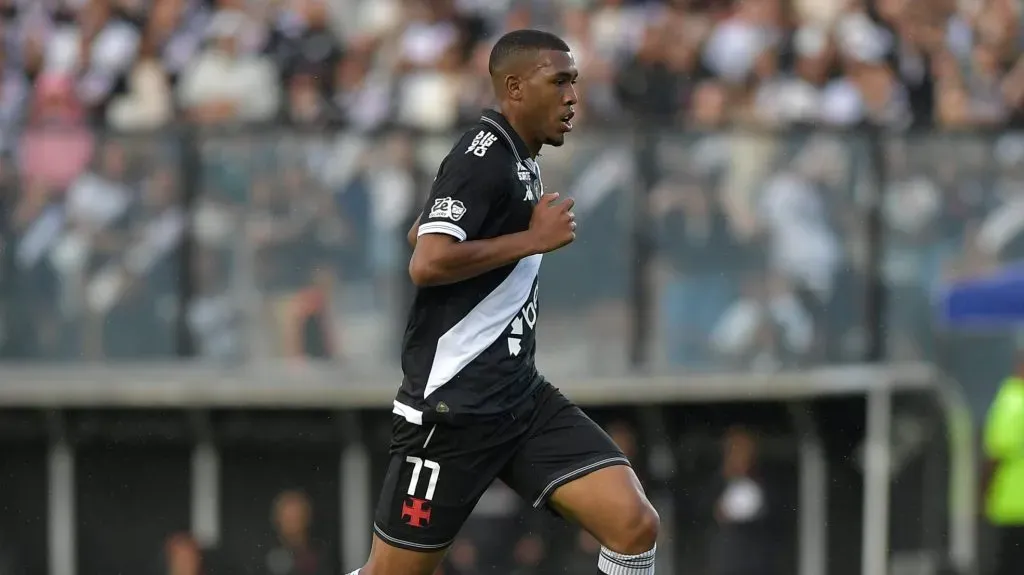Diretoria do Vasco quer negociar renovação com Rayan – Foto: Thiago Ribeiro/AGIF