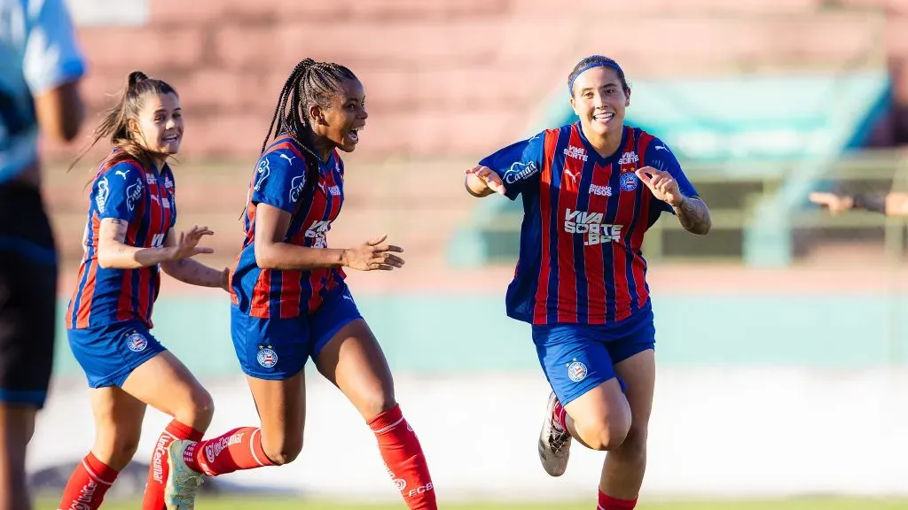Jogadoras do Bahia em campo pela Copa do Brasil Feminina