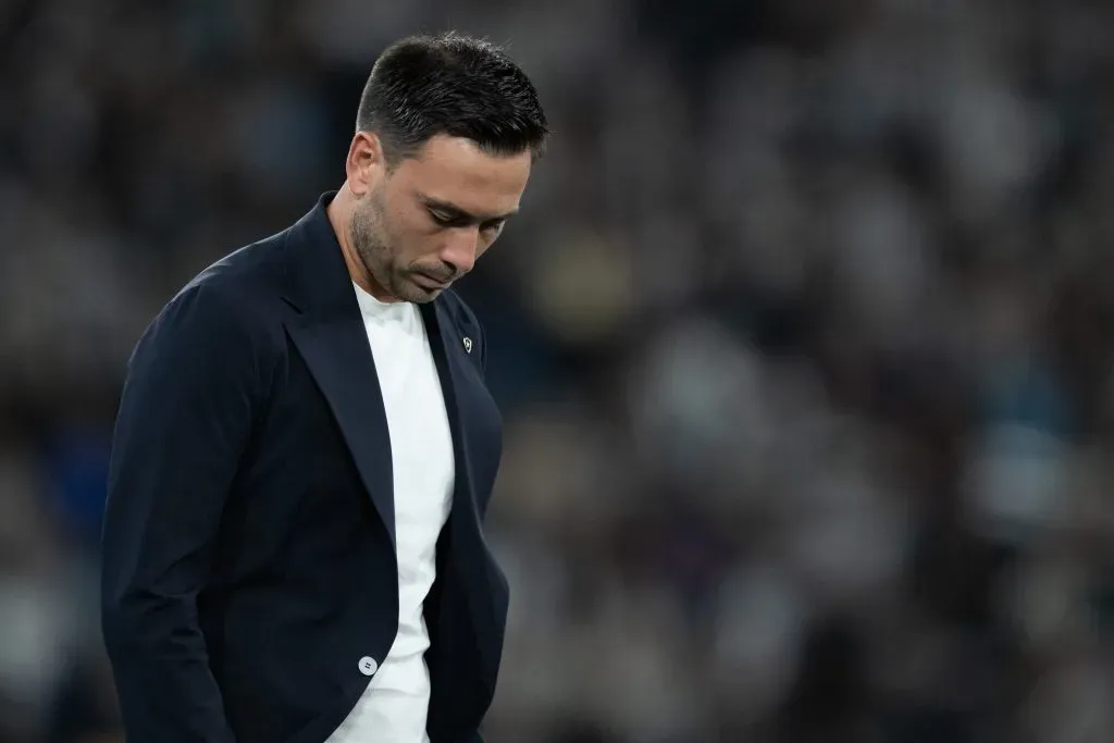 Davide tem licença para atuar como técnico do Fogão em competições da CBF, mas Conmebol vetou treinador na Libertadores – Foto: Jorge Rodrigues/AGIF