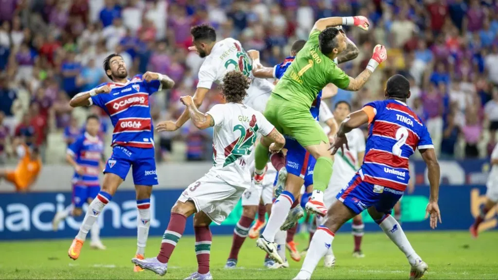 Fabio goleiro do Fluminense durante partida contra o Fortaleza no estadio Arena Castelao pelo campeonato Brasileiro A 2025. Foto: Baggio Rodrigues/AGIF